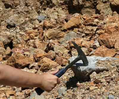 Pick chipping rocks mining