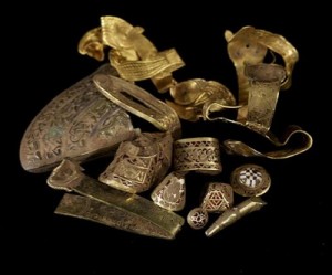 Nearly 90 pieces of gold silver found in English historical site