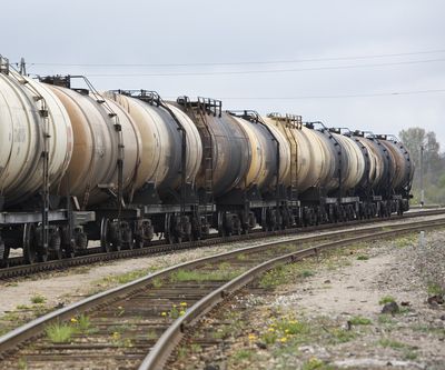Train oil cars