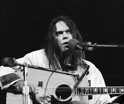 Neil Young compares Fort McMurray to Hiroshima - MINING.COM