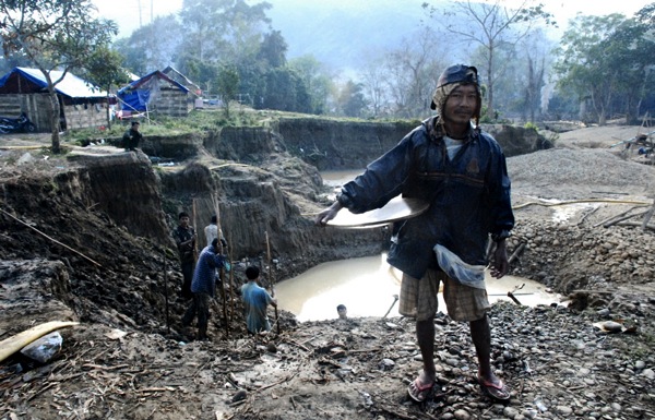 Myanmar’s gold workers call the government to pass mining law