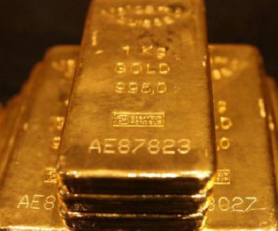 Gold price falls back into red for 2015