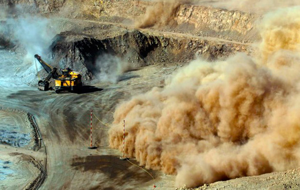 Mexico copper mine spill pollutes water supplies 40 km from U.S. border