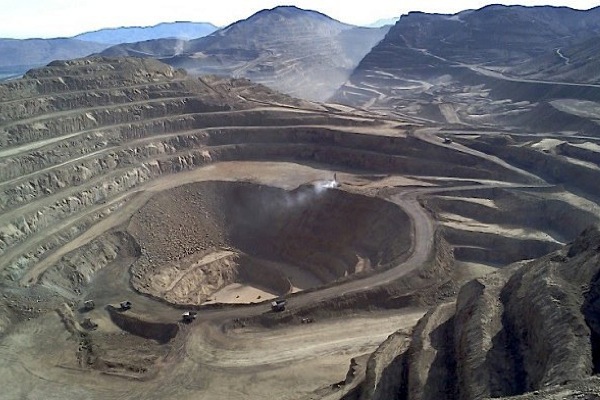Mick Davis bids for Anglo's Chile copper mines