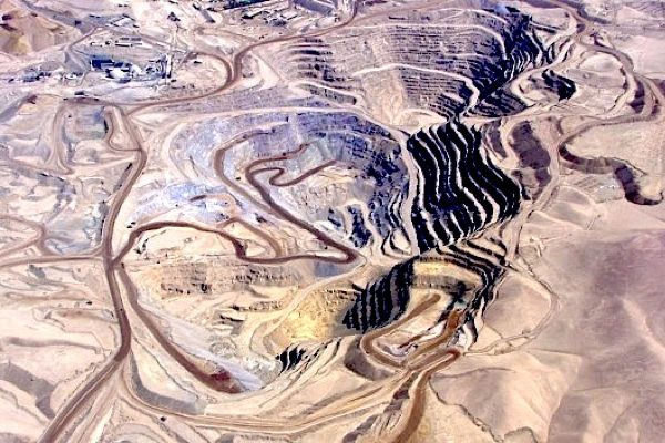 Anglo American sells copper mines in Chile to UK investment firm