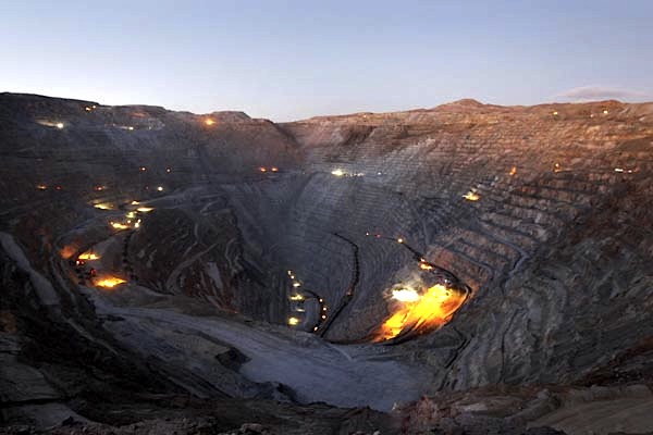 Codelco vows not to cut copper output even if prices keep falling