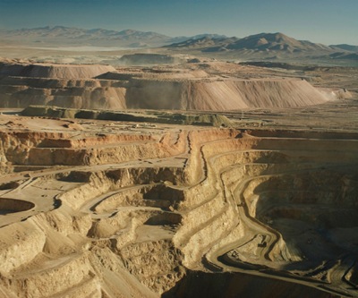 Barrick on track to cut debt $3 billion this year