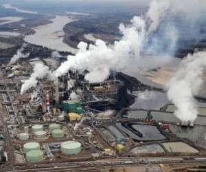 Suncor cuts oil sands output for 2016