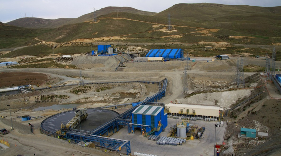 Peruvian community blocks key highway in protest against Glencore mine