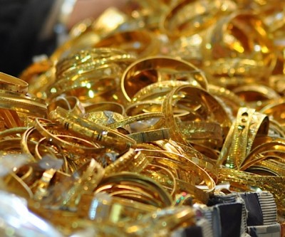 India health crisis set to crimp nascent rebound in gold demand
