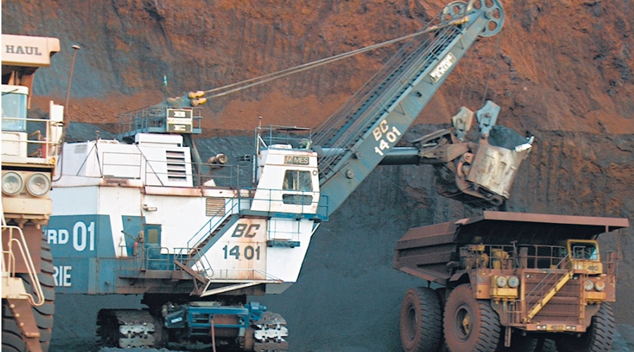 Open pit mining excavator 