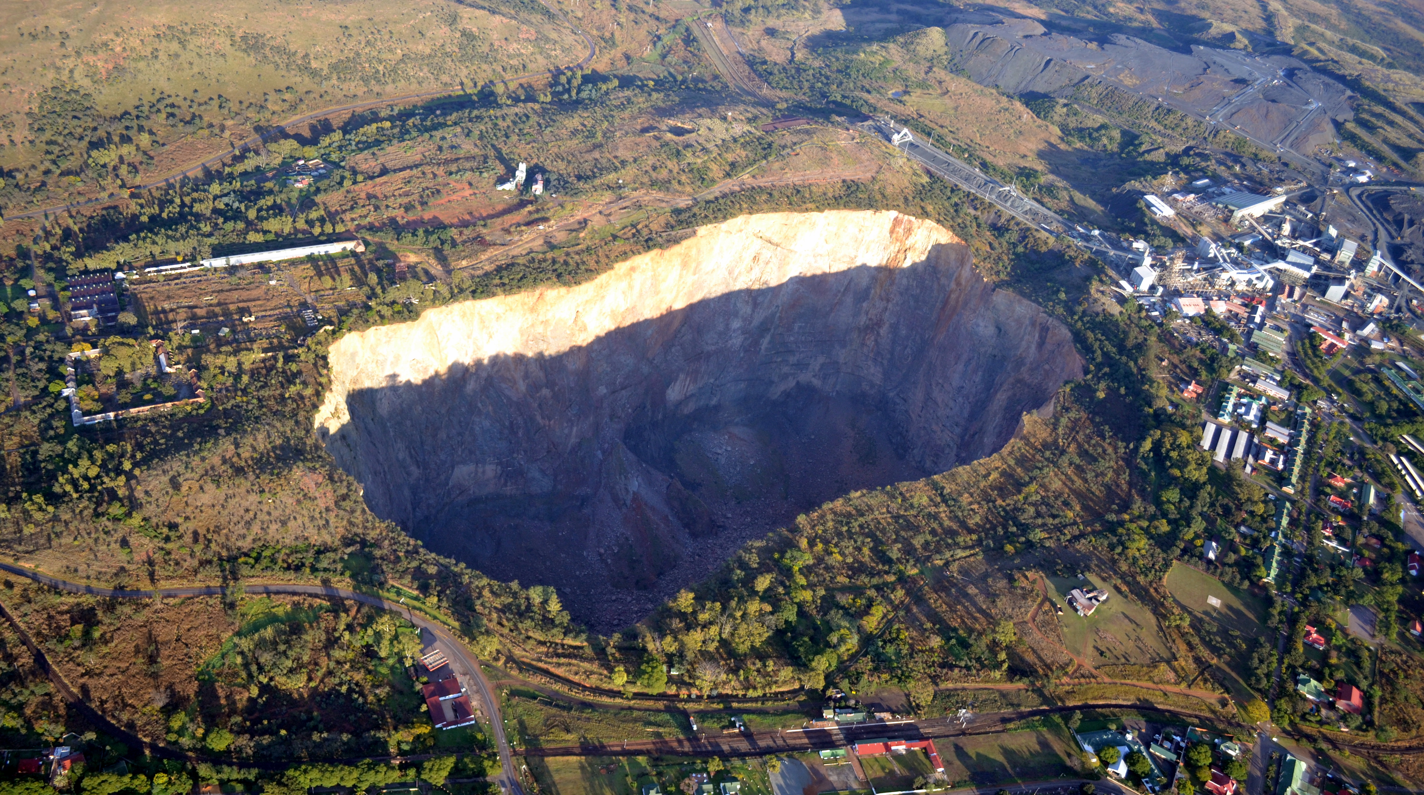 South African mining output falls sharply