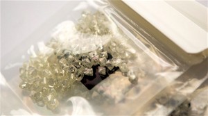 De Beers latest diamonds sale the lowest this year