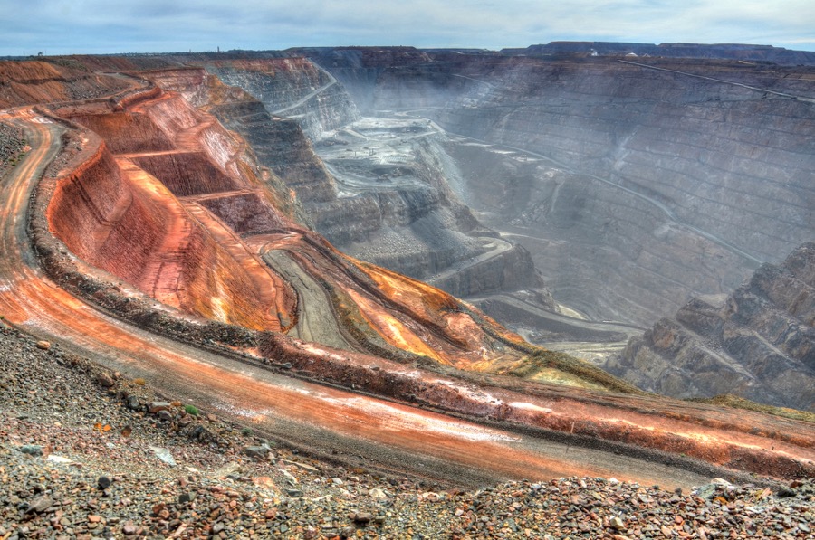 Chinese race to grab Barrick’s stake in Super Pit hits roadblock