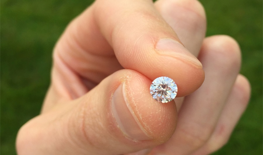 A round-cut, flawless diamond. Source: Paul Zimnisky