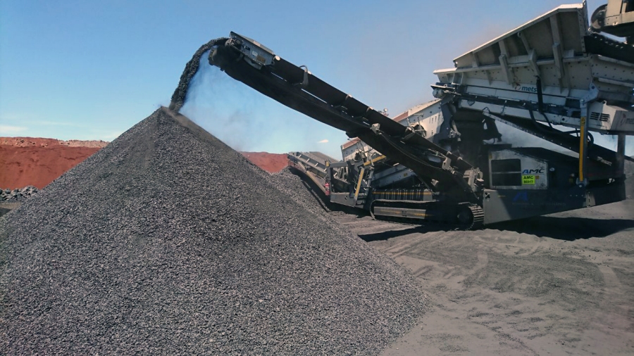 Mining contractor and infrastructure specialist African Mining and Crushing (AMC) recently purchased the Metso Lokotrack® ST2.8™ heavy duty scalper
