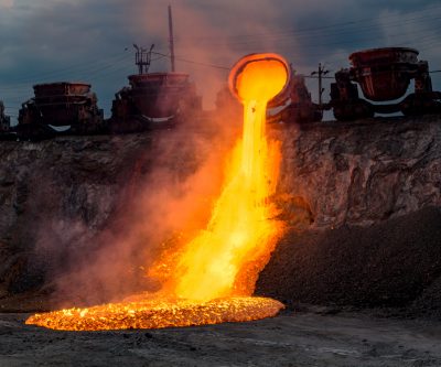 Iron ore price resumes fall
