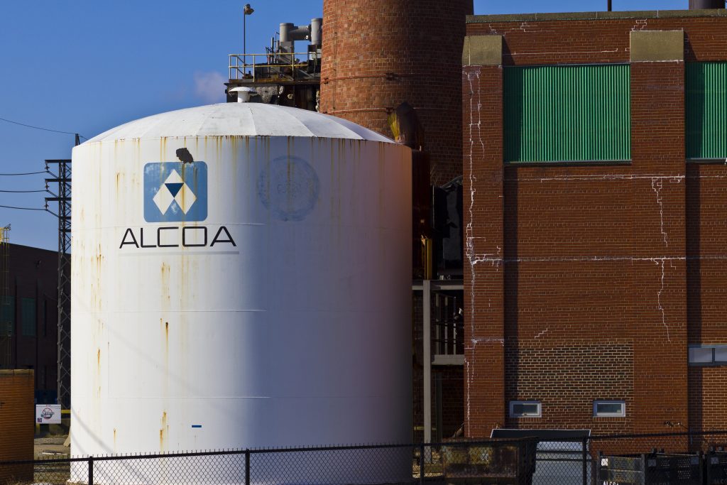 Alcoa details plans to cut carbon emissions from making alumina