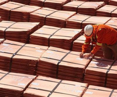 Glencore copper output dips, expects strong trading profit