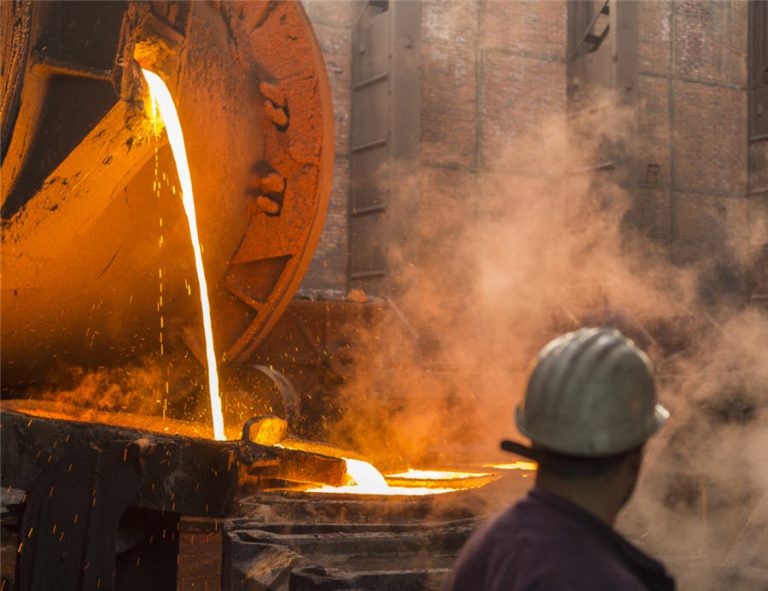China copper smelters raise Q4 treatment charge floor ahead of miner talks