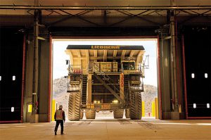 Barrick sees lower gold output, higher costs in Q1