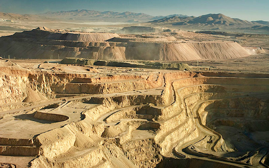 Antofagasta, Zaldivar mine workers extend contract talks to avoid strike