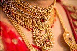 India spends record $55.7 bln on gold imports in 2021