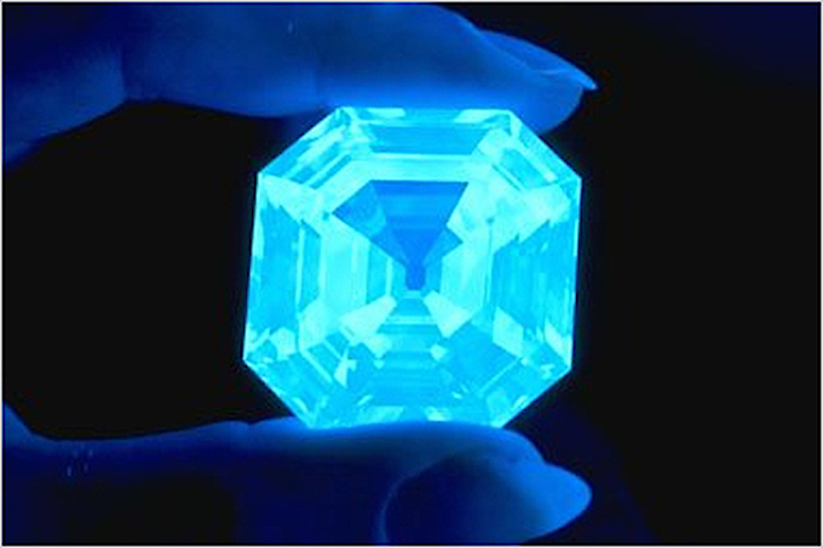 Alrosa steps up efforts to brighten up fluorescent diamond sales