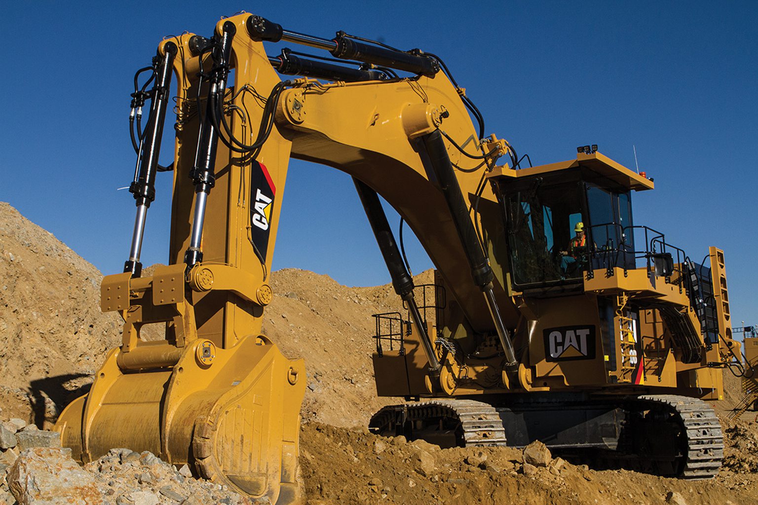 Cat 6020B Hydraulic Shovel digging - MINING.COM