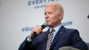 Biden Makes Electric Vehicle Credits Elusive in Bid for US Auto Renaissance