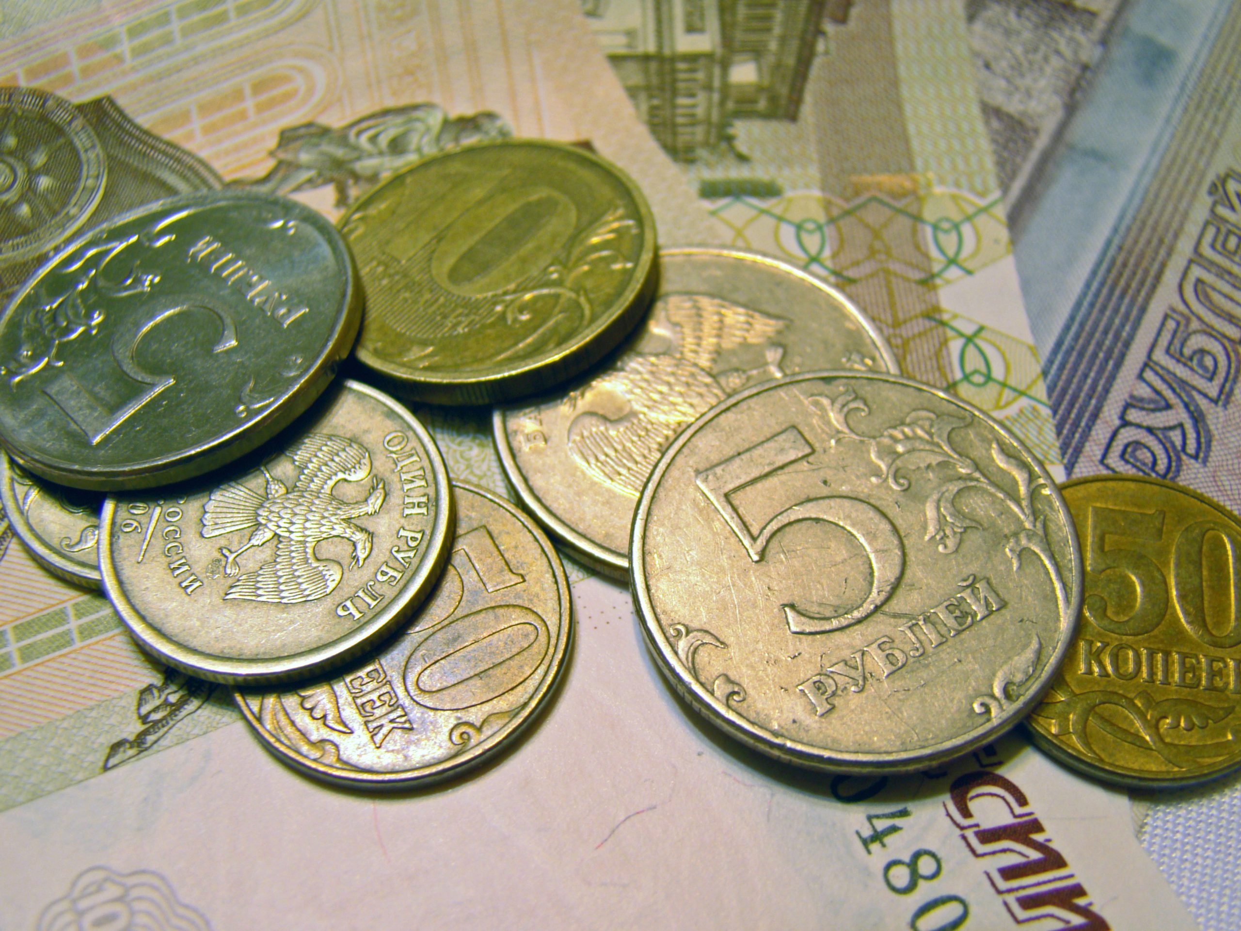 Russians buy up gold to salvage savings after ruble collapse