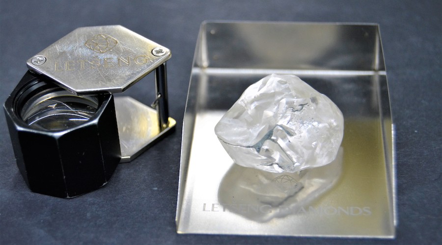 ALROSA unearths largest colored diamond found in Russia .