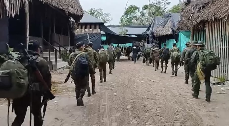 Venezuelan soldiers in Indigenous town in the Amazonas state