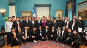 The 33 miners posing with the President and First Lady of Chile in the Presidential Palace in October 2019.